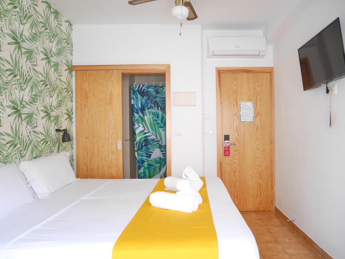 Nanit Rooms Ibiza Hostal Santa Eulària des Riu Kültér fotó